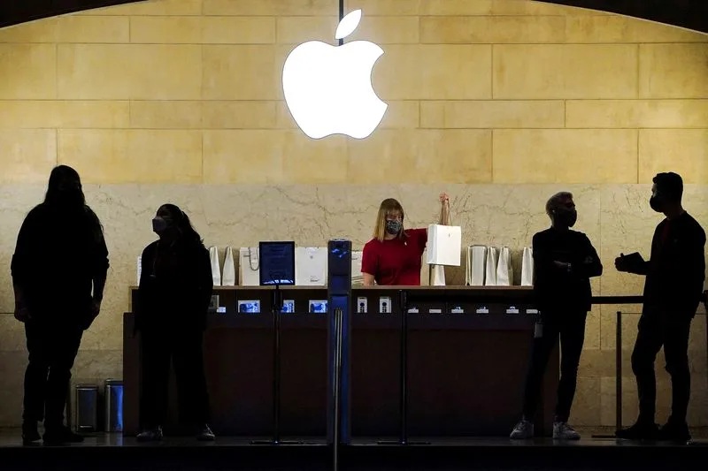 Apple accused by US labor board...